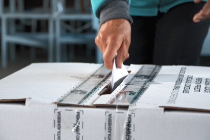 Ciudadanos ecuatorianos se preparan para la segunda vuelta electoral que definirá a su próximo presidente este domingo 13 de abril.