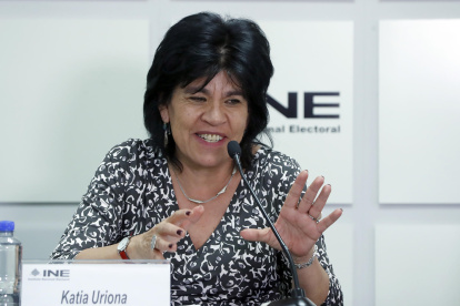 La expresidenta del Tribunal Supremo Electoral de Bolivia y jefa de la misión de Acompañamiento Internacional, Katie Uriona, participa este miércoles en una rueda de prensa en Ciudad de México (México).