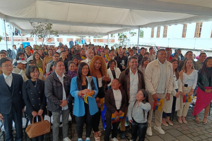Varios de los beneficiarios del Plan durante la presentación en Quito este jueves 10 de abril.