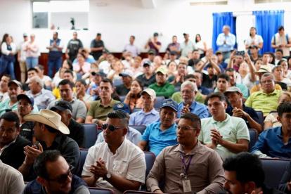 Un grupo de agricultores en Manabí conocieron el nuevo sistema de registro para exportar a Europa.