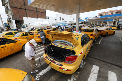 Una de las estaciones donde se despachan los combustibles en Ecuador.