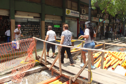 Comercio. El centro de Guayaquil se ha visto visiblemente afectado. A lo largo de la calle García Avilés, hay varias obras en ejecución desde hace meses.