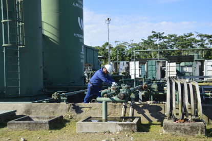 Ecuador mantiene caída su producción. Eso no le permitiría compensar un menor precio.