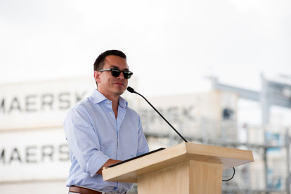 El presidente Daniel Noboa firma el decreto para suspender la jornada laboral del Jueves Santo 2025.