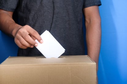 Los ciudadanos ecuatorianos tienen hasta las 17:00 horas para votar en la jornada electoral de este domingo 13 de abril.