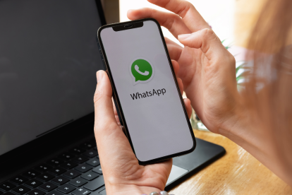 Usuarios en Ecuador y otros países reportaron errores al enviar mensajes por WhatsApp durante la caída global del servicio.