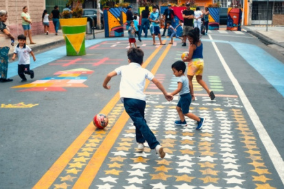 En el suburbio, hay iniciativa para pacificar las calles.