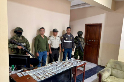 Detención de ciudadano peruano, a quien se le incautaron miles de dólares.