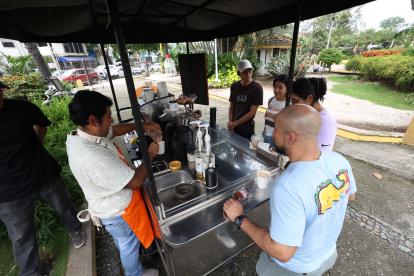El famoso puesto de Urban Monkey se instala en el parque de Urdesa.