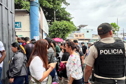 Alrededor de las 07:30, las personas pudieron ingresar a la Unidad Educativa Fiscal Provincia de Bolívar.