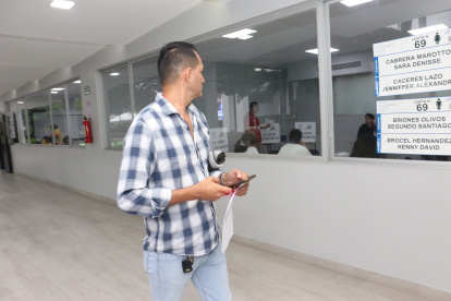 Los votantes no pueden hacer fotos a sus papeletas.