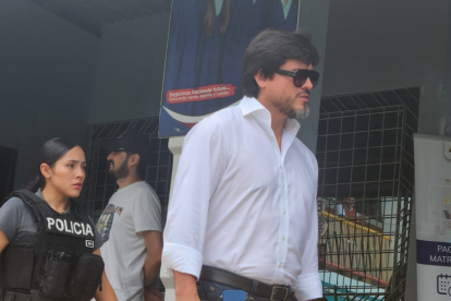 José De la Gasca, ministro del Interior, ejerció su derecho al voto.