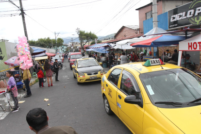 La ventas se tomaron la calle Quis Quis en el sector de La Magdalena, sur de Quito