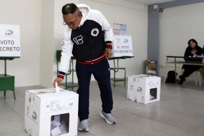 Los ciudadanos que no voten se enfrentan a una multa del 10% del Salario Básico Unificado (SBU), es decir, unos 47 dólares.