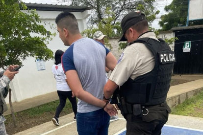 Un hombre fue aprehendido en el cantón de Montecristi por suplantación de identidad.