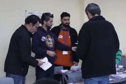 Conteo de votos en el colegio 24 de Mayo.