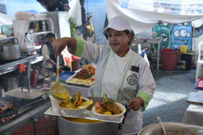En la Plaza Cívica Eloy Alfaro se oferta la famosa fanesca y una variedad gastronómica