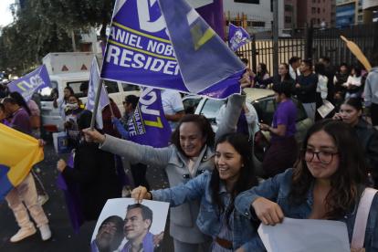 Simpatizantes de ADN celebran en Quito.