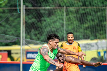 Álex Rangel, defensa central de Barcelona, volvió ya a los entrenamientos con el primer equipo hace 3 días.