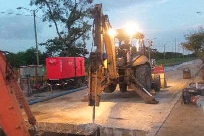 Los trabajos en el acueducto se realizan desde temprano. En promedio, van ya 7 horas sin el servicio en varias ciudadelas del norte de Guayaquil.
