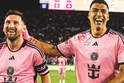 Luis Suárez (d) y Lionel Messi se volvieron a reencontrar en Inter Miami
