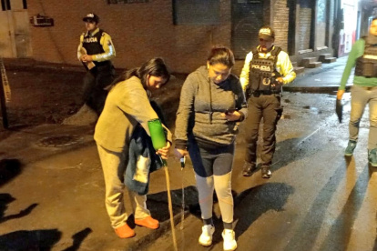 433 litros de licor sin registro sanitario fueron desechados en Quitumbe, durante un operativo de control de la Ley seca en Quito.