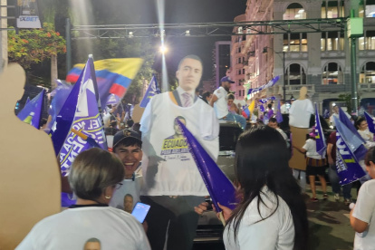 Los simpatizantes de Noboa salieron a las calles de varias ciudades a celebrar.