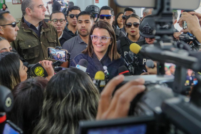 María José Pinto, junto a su esposo. Tiene dos hijos.