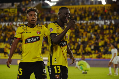 Janner Corozo (d) es uno de los goleadores de Barcelona en la LigaPro