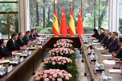 Reunión entre el presidente del Gobierno, Pedro Sánchez y el presidente de la República Popular China, Xi Jinping, el pasado viernes 11 de abril en Pekín.