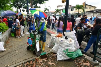 Personal de Urvaseo participó de la limpieza de la ciudad