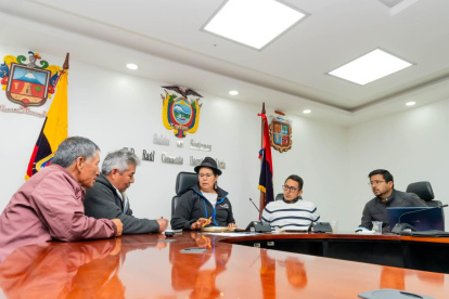 La doctora Lourdes Tibán, prefecta de la provincia de Cotopaxi, durante las audiencias públicas que se realizan los lunes