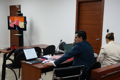 La audiencia por el caso de pruebas Covid-19 continúa en Quito con la presencia de los procesados y testigos clave.