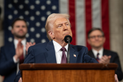 Harvard enfrenta a Trump tras la congelación de 2.200 millones en fondos