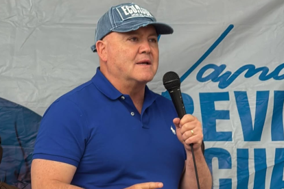 Diego Borja, excandidato a la Vicepresidencia por Revolución Ciudadana, denuncia intento de retención en el Puente Internacional de Rumichaca mientras salía del país rumbo a Colombia.