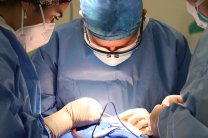 Cirugía. Cada vez más hombres se someten a cirugías estéticas por su autoestima e imagen.