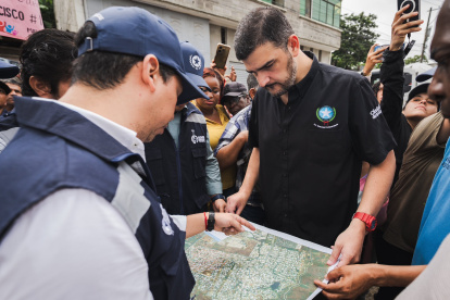 El alcalde de Guayaquil, Aquiles Álvarez, durante un recorrido de obra.