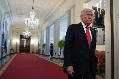 El presidente de EE.UU., Donald Trump, llega a la Sala Este de la Casa Blanca en Washington, DC, Estados Unidos.