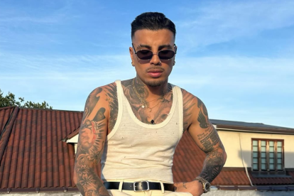 Rauw Alejandro regresa a los escenarios con su gira Cosa Nuestra, que recorrerá América Latina en 2025.