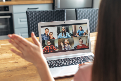 Usuarios en todo el mundo reportaron fallas en Zoom este 16 de abril, afectando videollamadas, clases y reuniones virtuales.