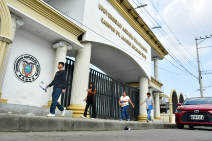La Universidad Agraria, ubicada al sur de Guayaquil, está en pugna por el manejo de la entidad.