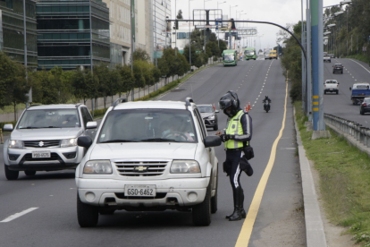 El pico y placa es una medida de regulación vehicular que rige en Quito.