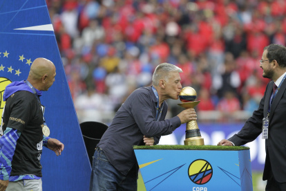 PARTIDO DE FUETBOL ENTRE INDEPENDIENTE DLE VALLE VS NACIONAL ESTADIO RODRIGO PAZ DELGADO QUITO 27/11/2024 FOTOGRAFA :KARINA DEFAS PERIODISTA: ROBERTO VILLAVICENCIO AG- PERIODISTAS AG- GRANASA AG- GRANASA QUITO