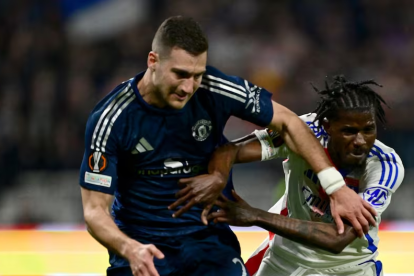 Manchester United empató 2-2 en la ida ante Lyon en los cuartos de final de Europa League
