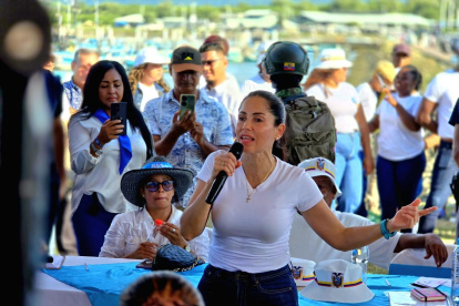 Luisa González denuncia miles de actas presuntamente modificadas y sin firmas.