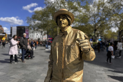 Desde este jueves, actuar en la plaza de Leicester Square, centro neurálgico de las artes escénicas de Londres, pasa a estar prohibido y será considerado delito tras quejas vecinales y un fallo judicial que ha supuesto un golpe para los artistas callejeros.