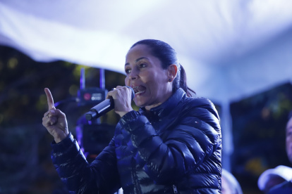 Luisa González habló de fraude en la sede del correísmo el domingo 13 de abril.