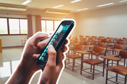 Referencial. Uso del celular dentro del aula de clases.