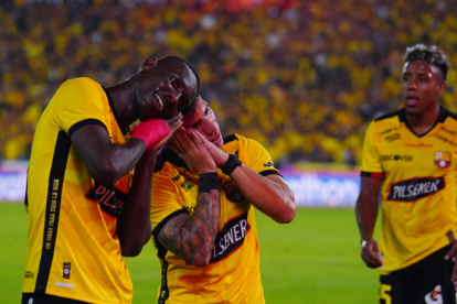 Janner Corozo (i) es la carta de gol de Barcelona SC