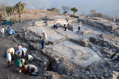 Excavaciones en el yacimiento de El Palmillo, Valle de Oaxaca, México.